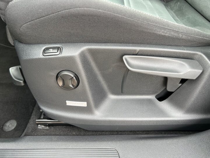 Abbildung Fahrzeugdetailansicht Volkswagen Touran - Nr. 31