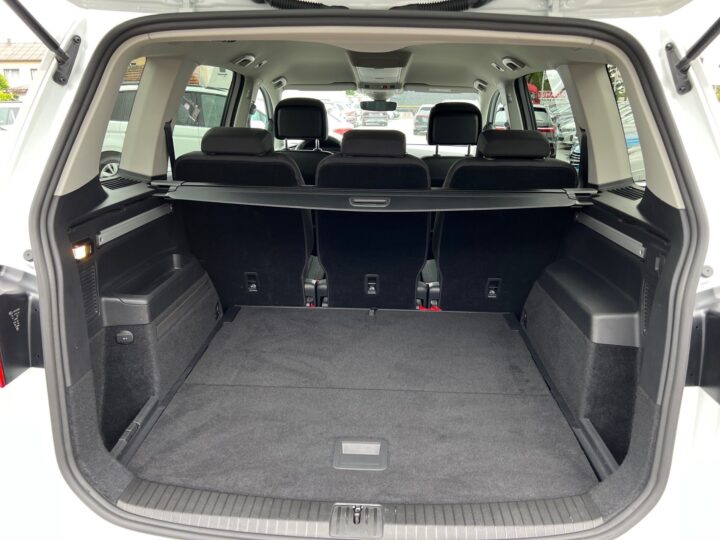 Abbildung Fahrzeugdetailansicht Volkswagen Touran - Nr. 14