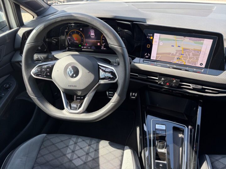 Abbildung Fahrzeugdetailansicht Volkswagen Golf Variant - Nr. 10