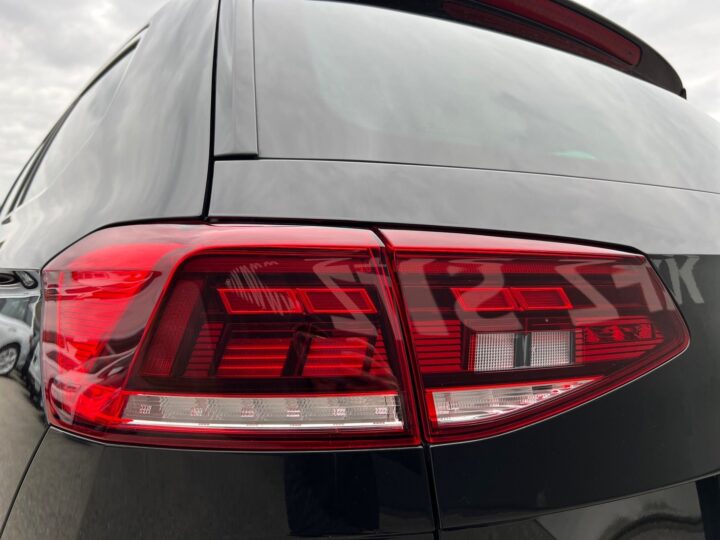Abbildung Fahrzeugdetailansicht Volkswagen Passat Variant - Nr. 38