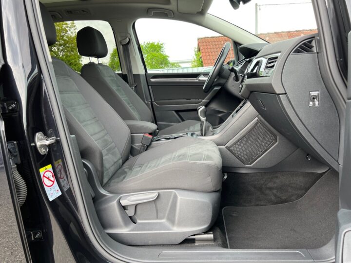 Abbildung Fahrzeugdetailansicht Volkswagen Touran - Nr. 40