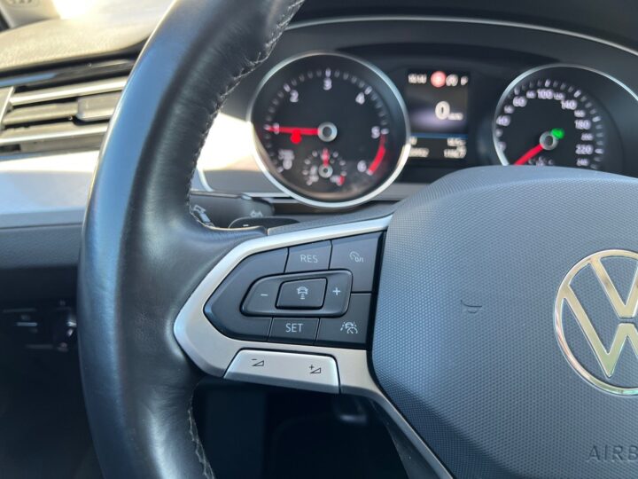 Abbildung Fahrzeugdetailansicht Volkswagen Passat Variant - Nr. 41