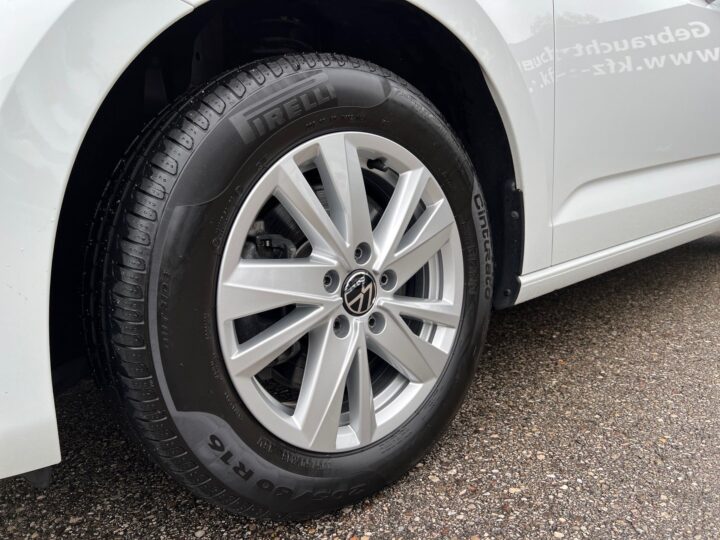 Abbildung Fahrzeugdetailansicht Volkswagen Touran - Nr. 37