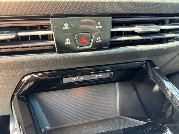 Abbildung Fahrzeugdetailansicht Volkswagen Golf Variant - Nr. 23