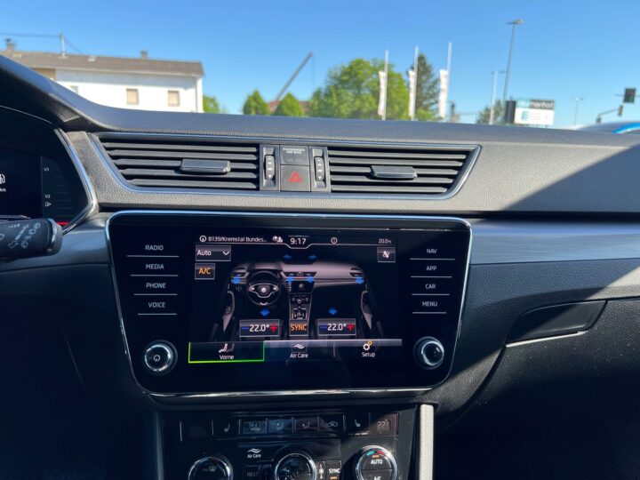 Abbildung Fahrzeugdetailansicht Skoda Superb - Nr. 24