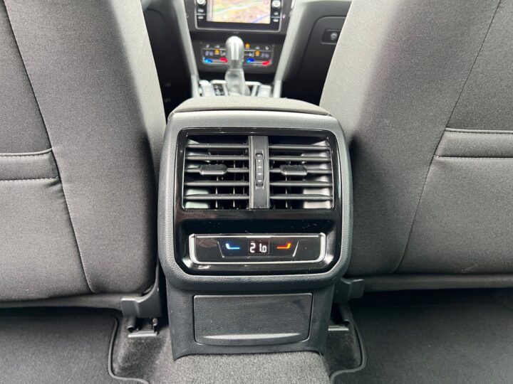 Abbildung Fahrzeugdetailansicht Volkswagen Passat Variant - Nr. 33