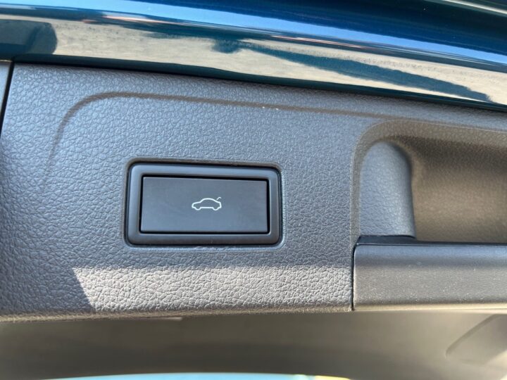 Abbildung Fahrzeugdetailansicht Volkswagen Passat Variant - Nr. 41