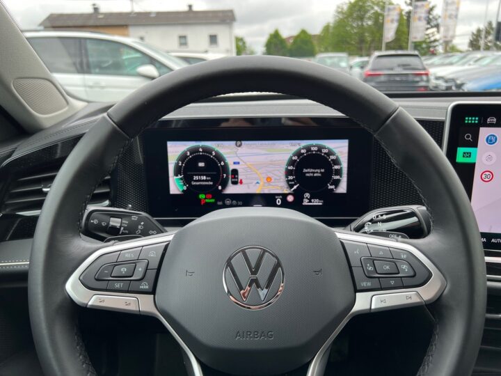 Abbildung Fahrzeugdetailansicht Volkswagen Passat Variant - Nr. 15