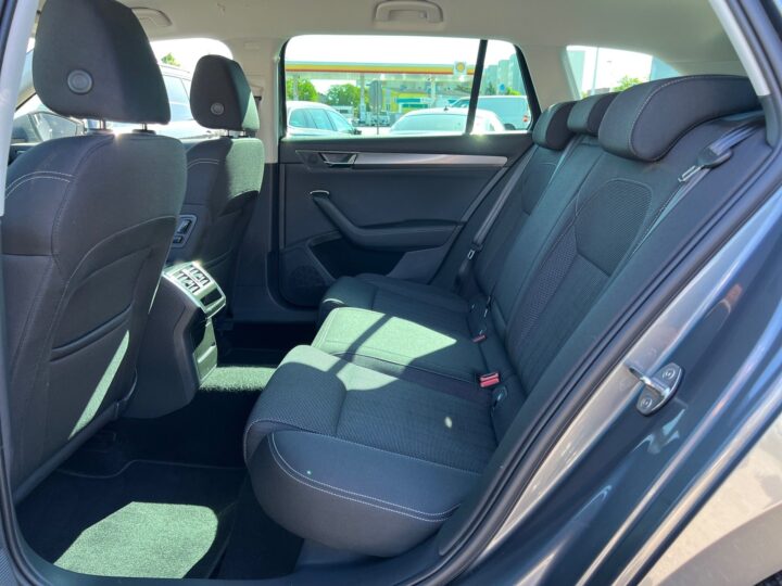Abbildung Fahrzeugdetailansicht Skoda Superb - Nr. 13