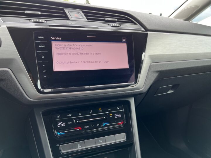 Abbildung Fahrzeugdetailansicht Volkswagen Touran - Nr. 26