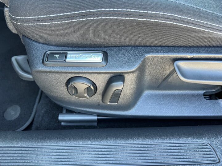 Abbildung Fahrzeugdetailansicht Volkswagen Passat Variant - Nr. 31