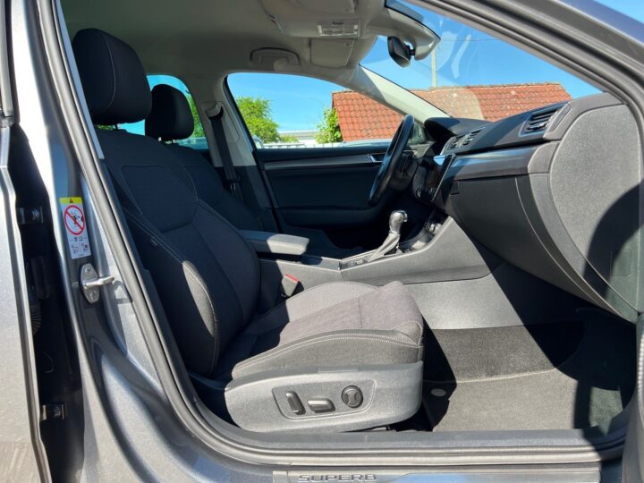 Abbildung Fahrzeugdetailansicht Skoda Superb - Nr. 34