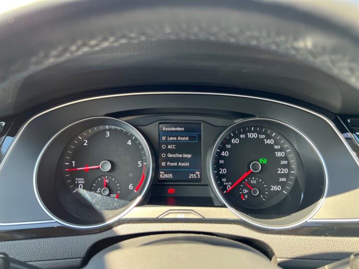 Abbildung Fahrzeugdetailansicht Volkswagen Passat Variant - Nr. 17