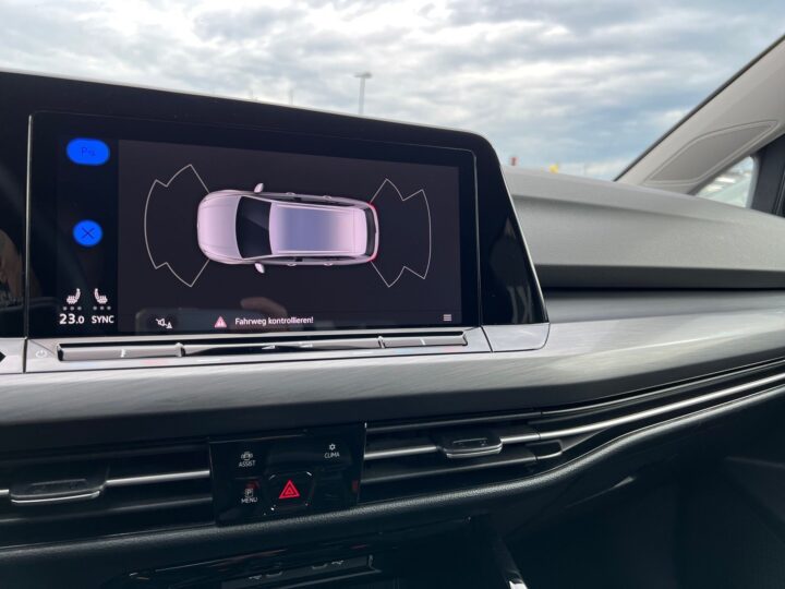 Abbildung Fahrzeugdetailansicht Volkswagen Golf Variant - Nr. 27