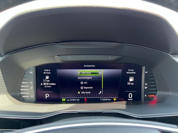 Abbildung Fahrzeugdetailansicht Skoda Superb - Nr. 17