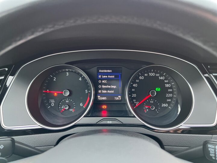 Abbildung Fahrzeugdetailansicht Volkswagen Passat Variant - Nr. 17