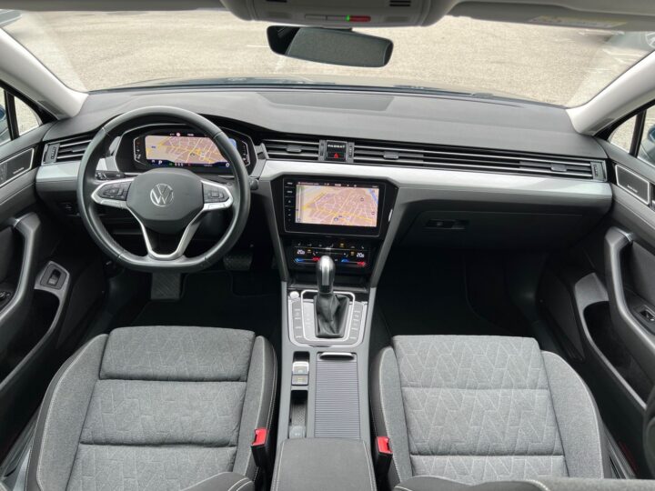 Abbildung Fahrzeugdetailansicht Volkswagen Passat Variant - Nr. 9