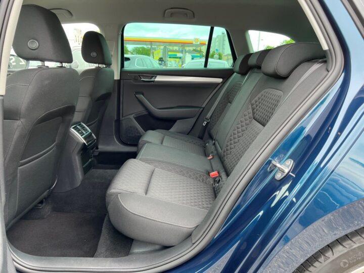 Abbildung Fahrzeugdetailansicht Skoda Superb - Nr. 13
