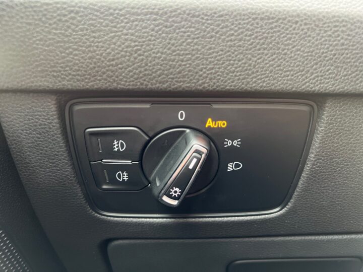 Abbildung Fahrzeugdetailansicht Volkswagen Passat Variant - Nr. 44