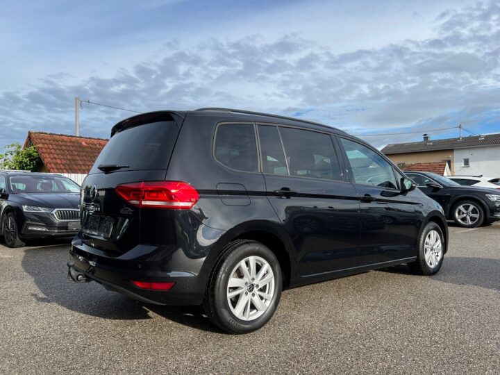 Abbildung Fahrzeugdetailansicht Volkswagen Touran - Nr. 2