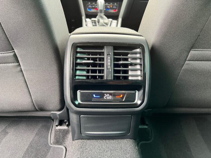 Abbildung Fahrzeugdetailansicht Volkswagen Passat Variant - Nr. 33