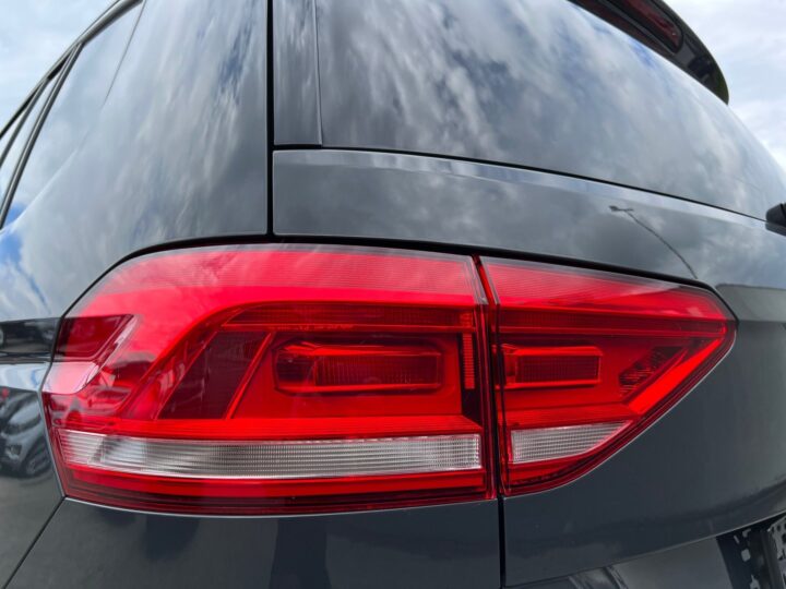Abbildung Fahrzeugdetailansicht Volkswagen Touran - Nr. 38