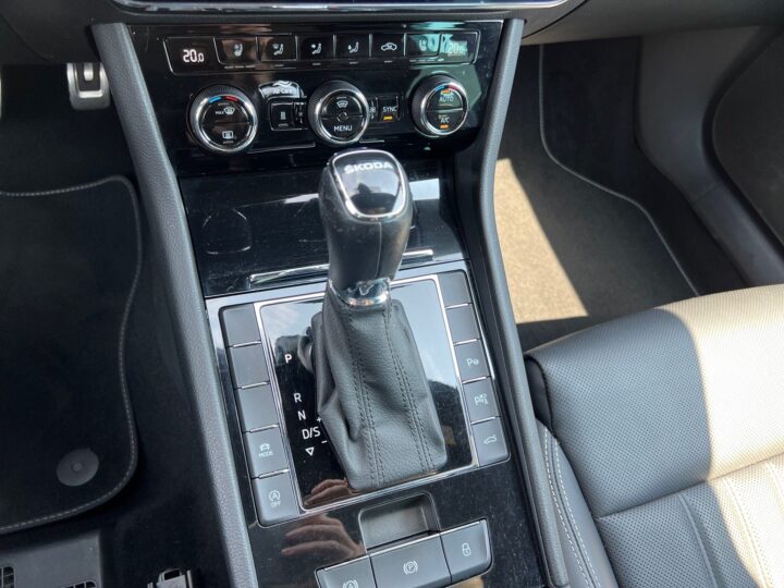 Abbildung Fahrzeugdetailansicht Skoda Superb - Nr. 28