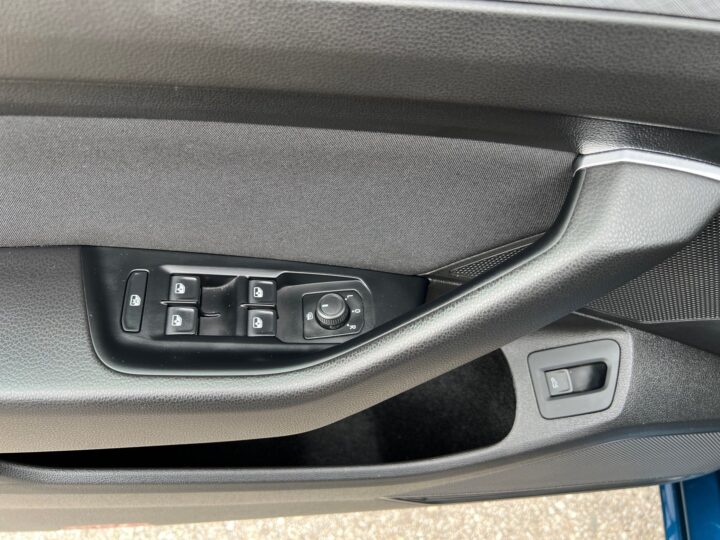 Abbildung Fahrzeugdetailansicht Volkswagen Passat Variant - Nr. 31