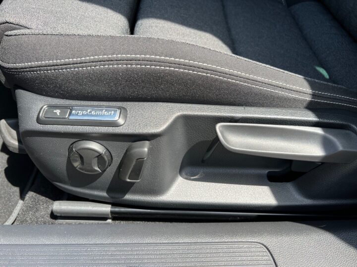 Abbildung Fahrzeugdetailansicht Volkswagen Passat Variant - Nr. 30