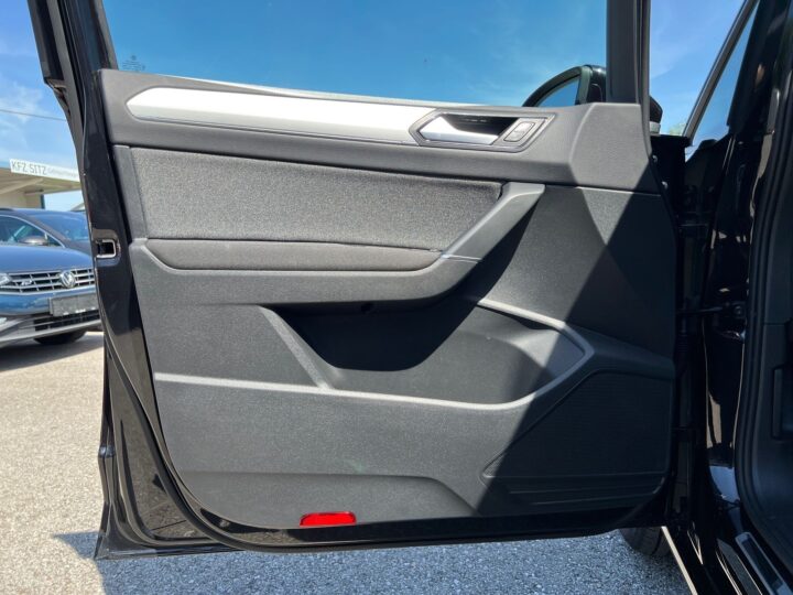 Abbildung Fahrzeugdetailansicht Volkswagen Touran - Nr. 30