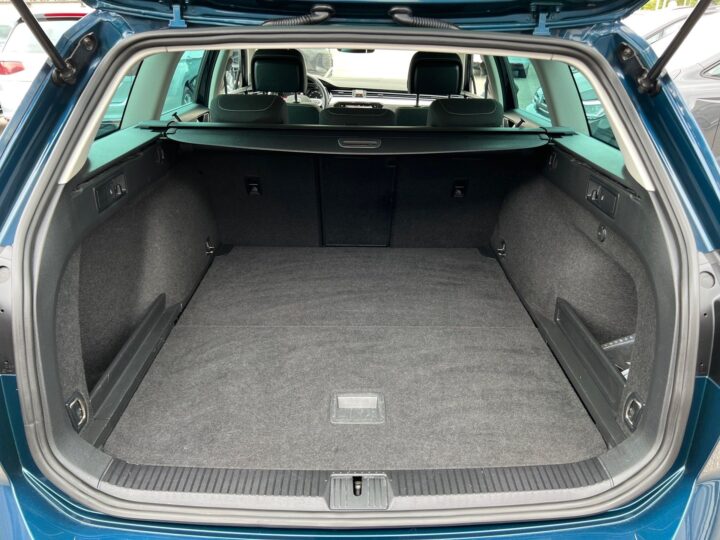 Abbildung Fahrzeugdetailansicht Volkswagen Passat Variant - Nr. 14