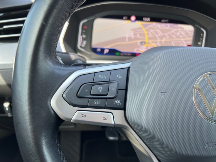 Abbildung Fahrzeugdetailansicht Volkswagen Passat Variant - Nr. 40