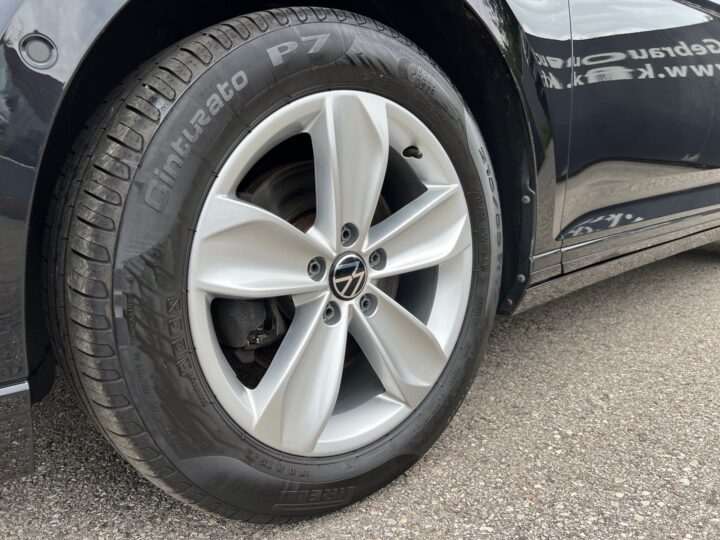 Abbildung Fahrzeugdetailansicht Volkswagen Passat Variant - Nr. 37