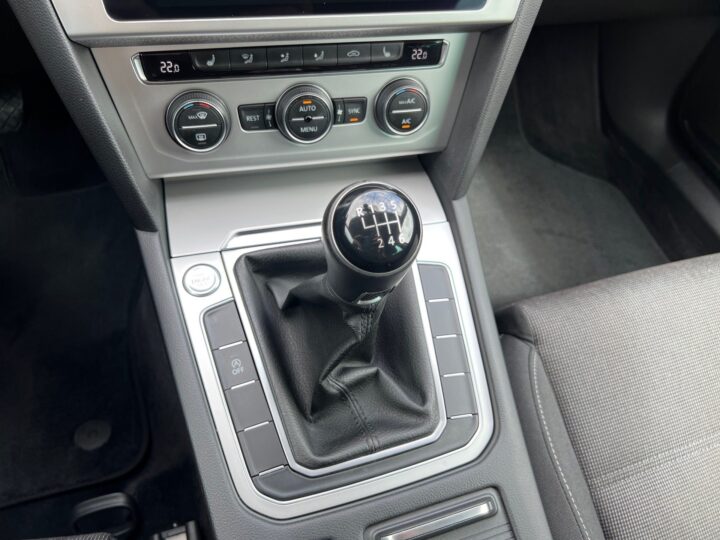 Abbildung Fahrzeugdetailansicht Volkswagen Passat Variant - Nr. 28