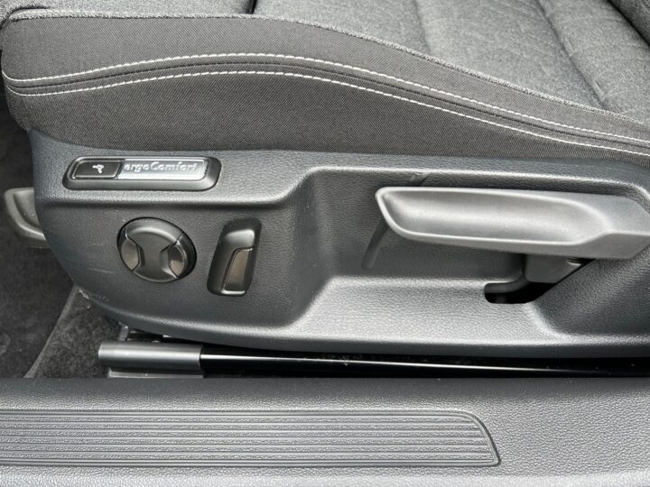 Abbildung Fahrzeugdetailansicht Volkswagen Passat Variant - Nr. 30