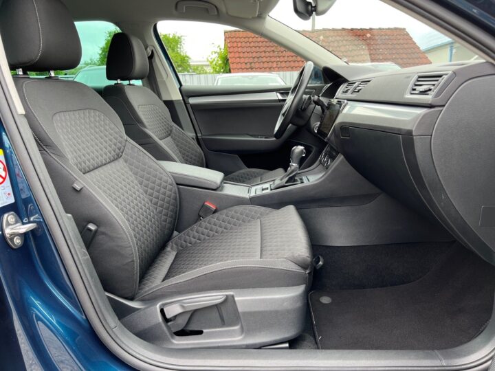 Abbildung Fahrzeugdetailansicht Skoda Superb - Nr. 33