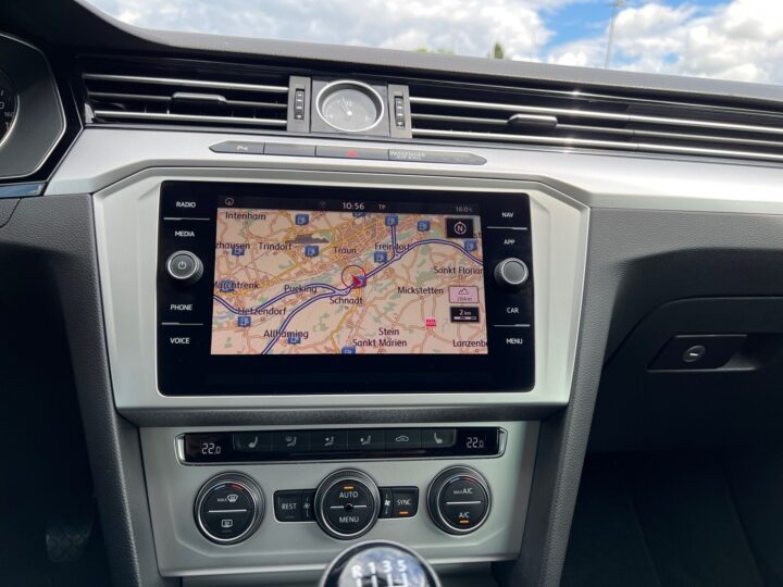 Abbildung Fahrzeugdetailansicht Volkswagen Passat Variant - Nr. 23