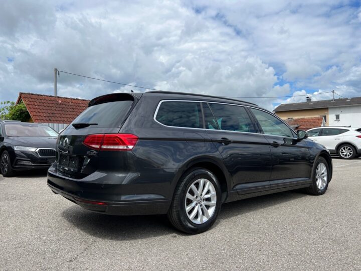 Abbildung Fahrzeugdetailansicht Volkswagen Passat Variant - Nr. 2