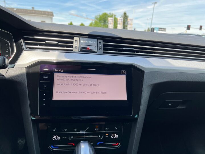Abbildung Fahrzeugdetailansicht Volkswagen Passat Variant - Nr. 27