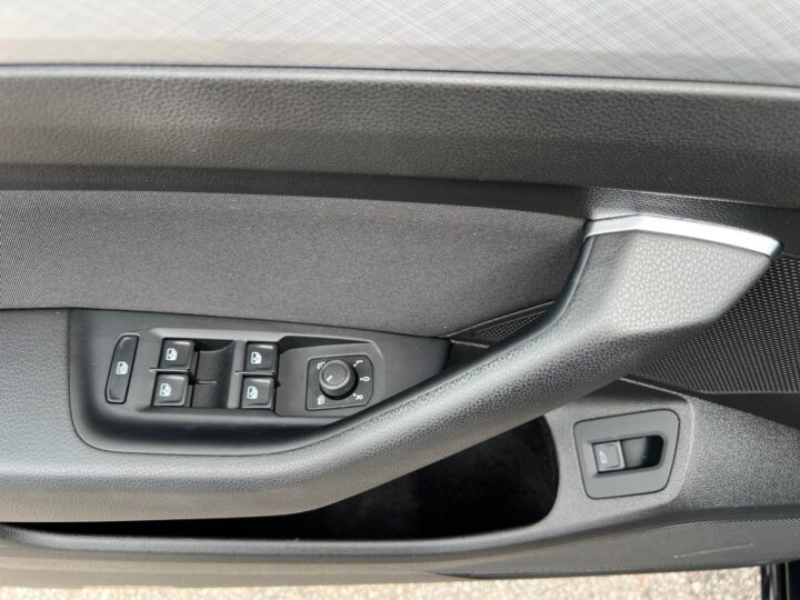 Abbildung Fahrzeugdetailansicht Volkswagen Passat Variant - Nr. 32