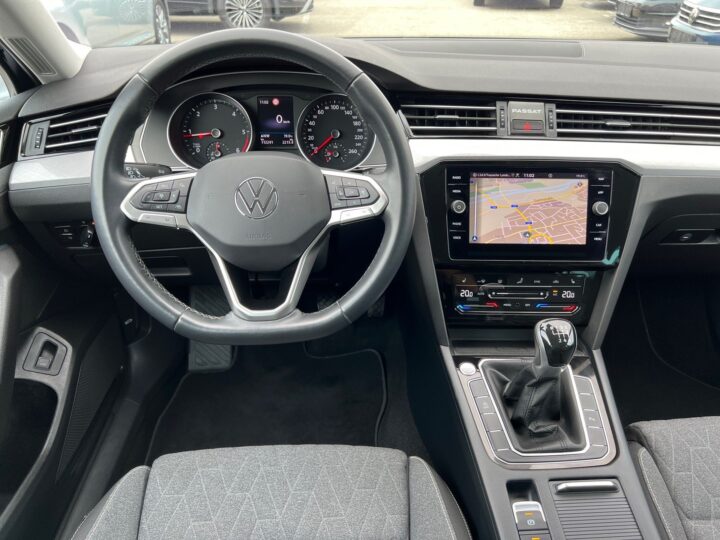 Abbildung Fahrzeugdetailansicht Volkswagen Passat Variant - Nr. 10