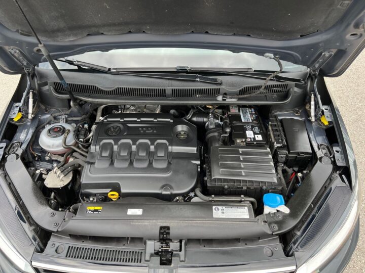 Abbildung Fahrzeugdetailansicht Volkswagen Touran - Nr. 35