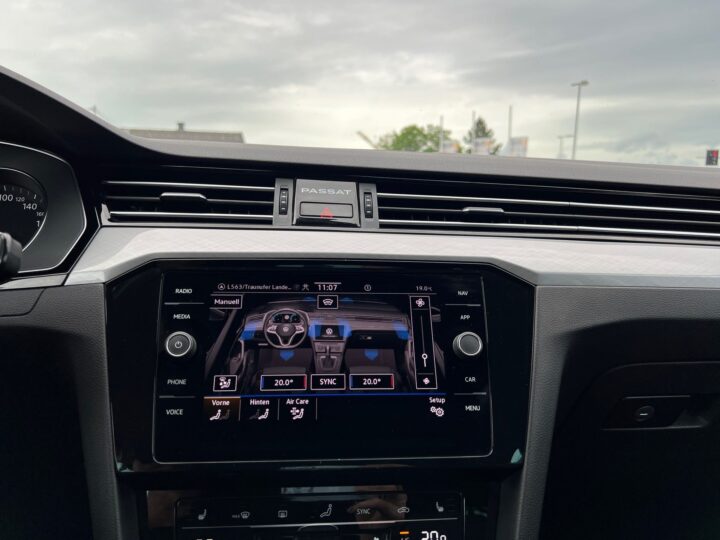 Abbildung Fahrzeugdetailansicht Volkswagen Passat Variant - Nr. 24