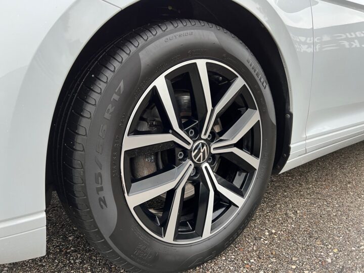 Abbildung Fahrzeugdetailansicht Volkswagen Passat Variant - Nr. 36