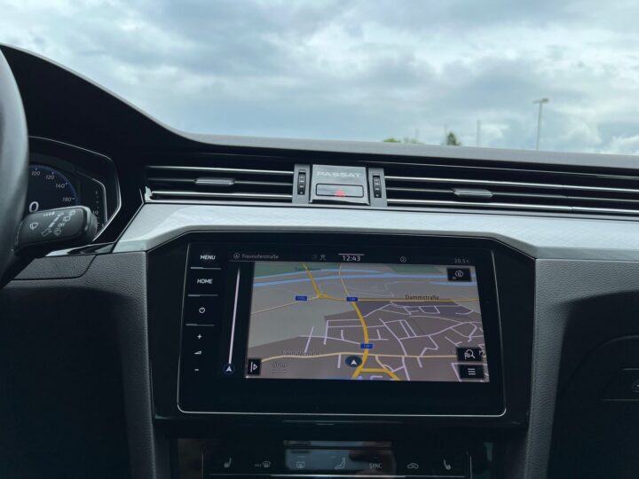 Abbildung Fahrzeugdetailansicht Volkswagen Passat Variant - Nr. 25