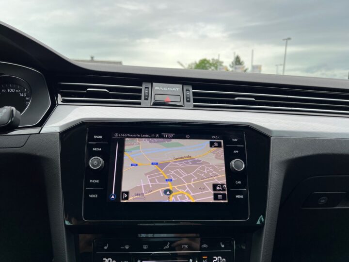 Abbildung Fahrzeugdetailansicht Volkswagen Passat Variant - Nr. 25