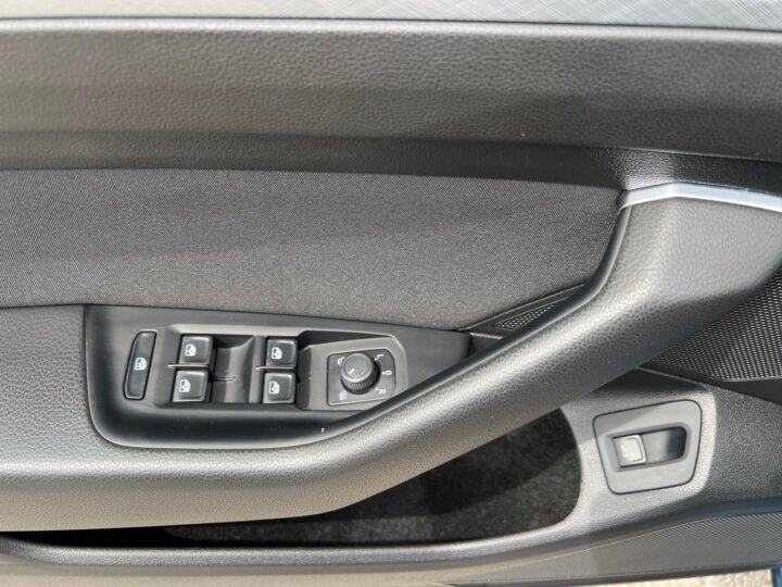 Abbildung Fahrzeugdetailansicht Volkswagen Passat Variant - Nr. 32