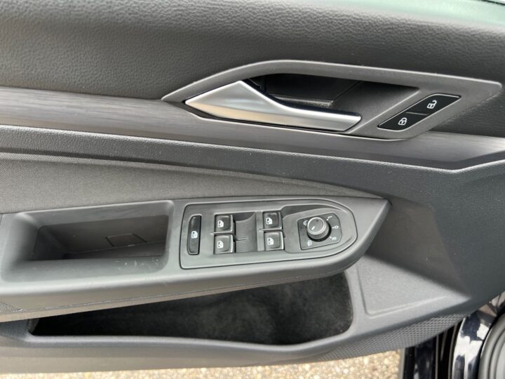 Abbildung Fahrzeugdetailansicht Volkswagen Golf Variant - Nr. 31
