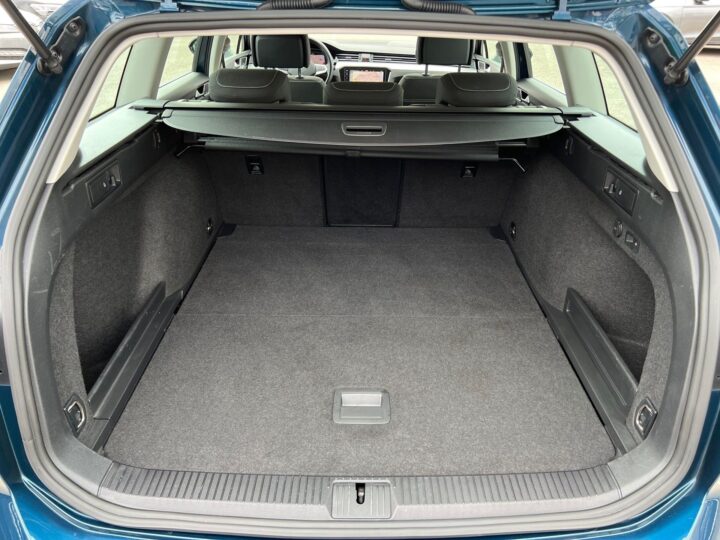 Abbildung Fahrzeugdetailansicht Volkswagen Passat Variant - Nr. 14