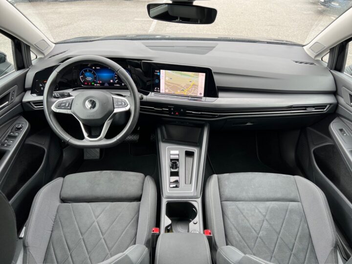 Abbildung Fahrzeugdetailansicht Volkswagen Golf Variant - Nr. 9